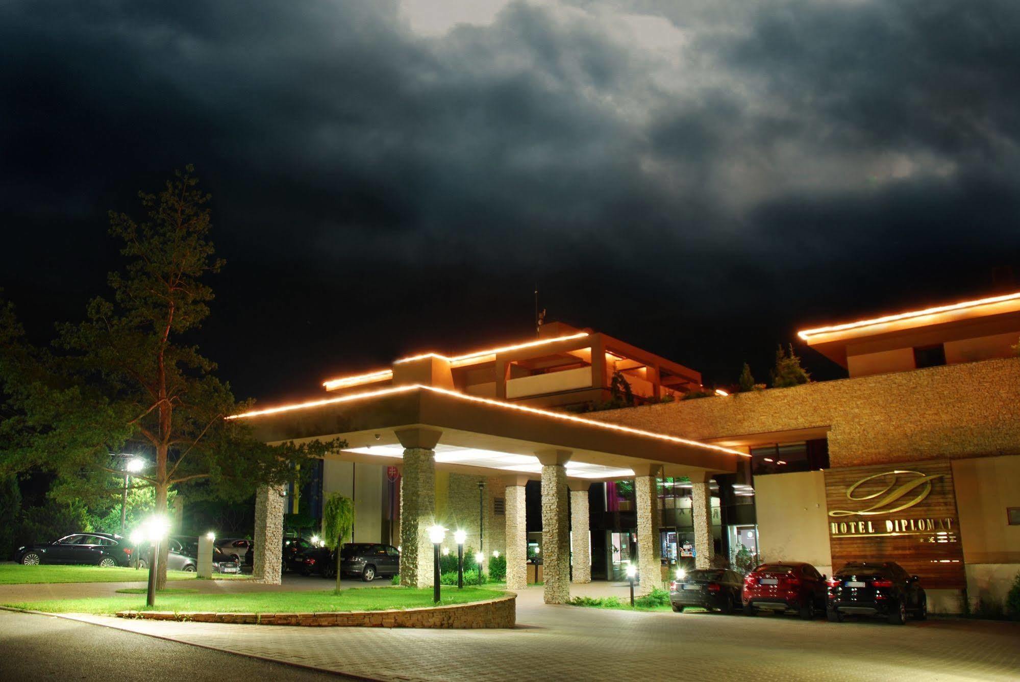 Wellness Hotel Diplomat Rajecké Teplice Extérieur photo